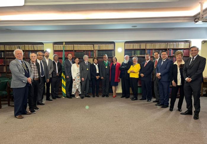 Academia Colombiana de Ciencias condecoró a Rector de la UPTC