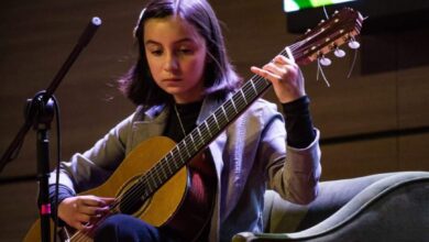 Pequeña guitarrista