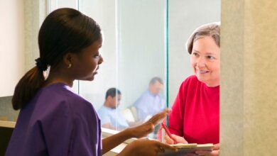 niegan un servicio de atención médica